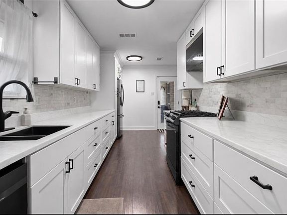 5th image of 3312 Holiday Ct