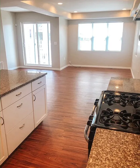 Chelsea Manor — Photo 44