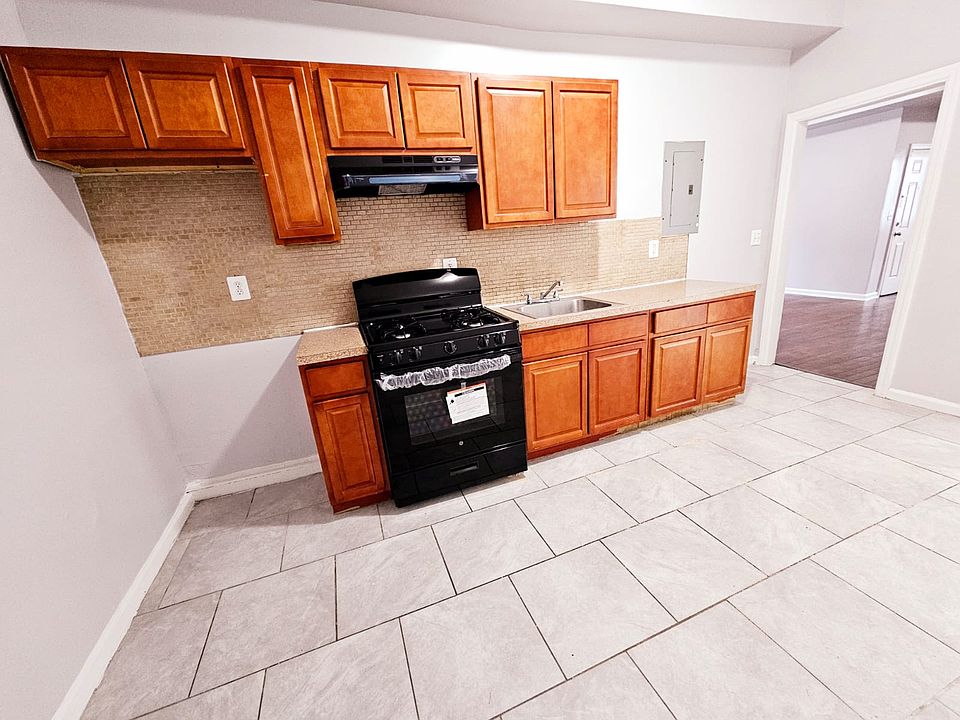 1st image of 270 Littleton Ave #2H