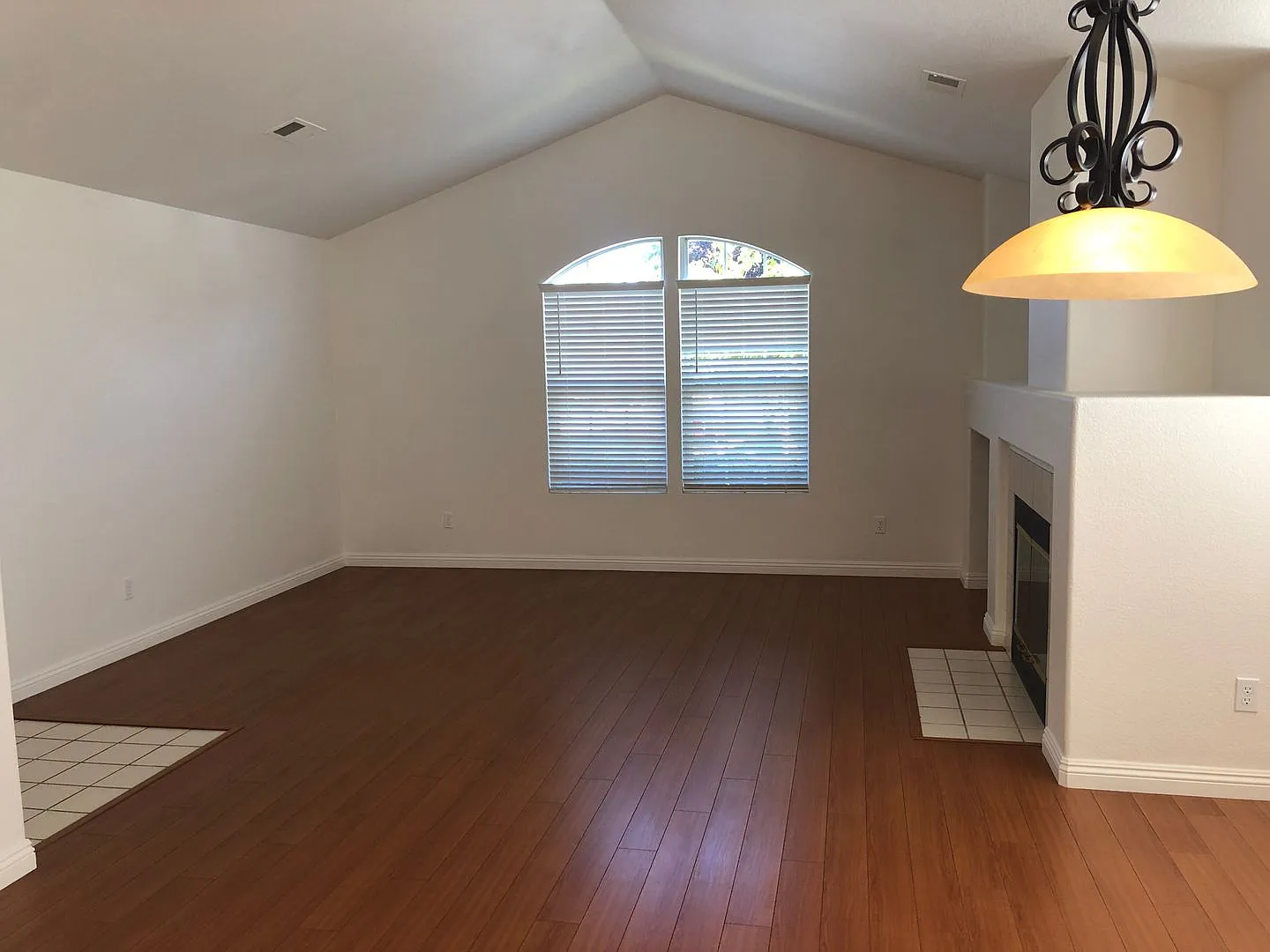 Beautiful 2 Bedroom in Natoma Station! — Photo 3