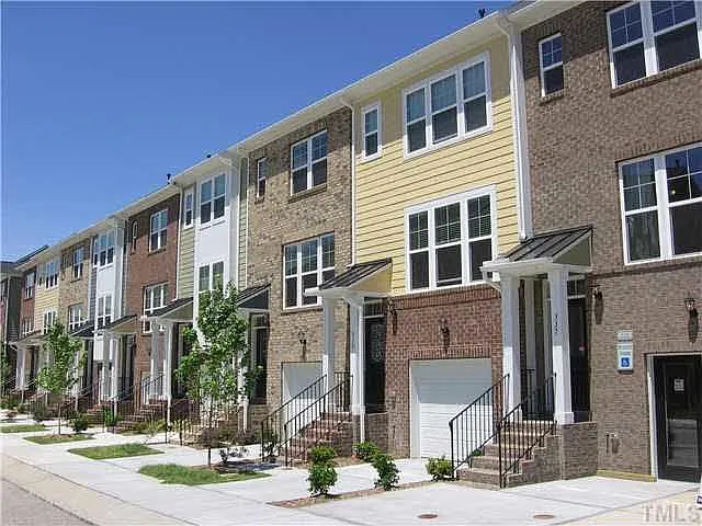 442 Hofman Ct — Photo 3