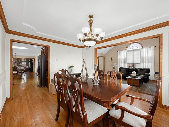 4th image of 22066 Caroline Ct