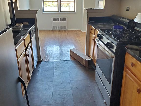 2nd image of 2770 Ocean Ave #E