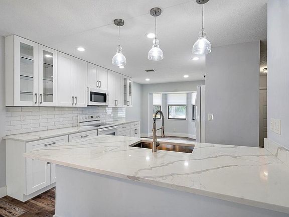 4th image of 624 N Deer Creek North Shore Drive N
