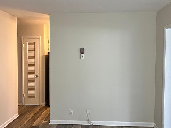 5th image of 800 Beach Dr NE APT 6