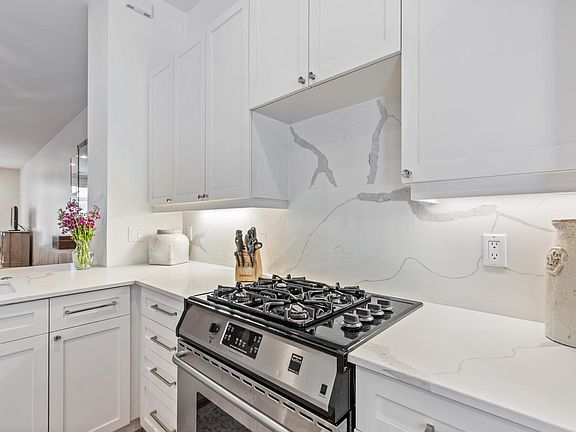 5th image of 4310 Buena Vista St APT 24