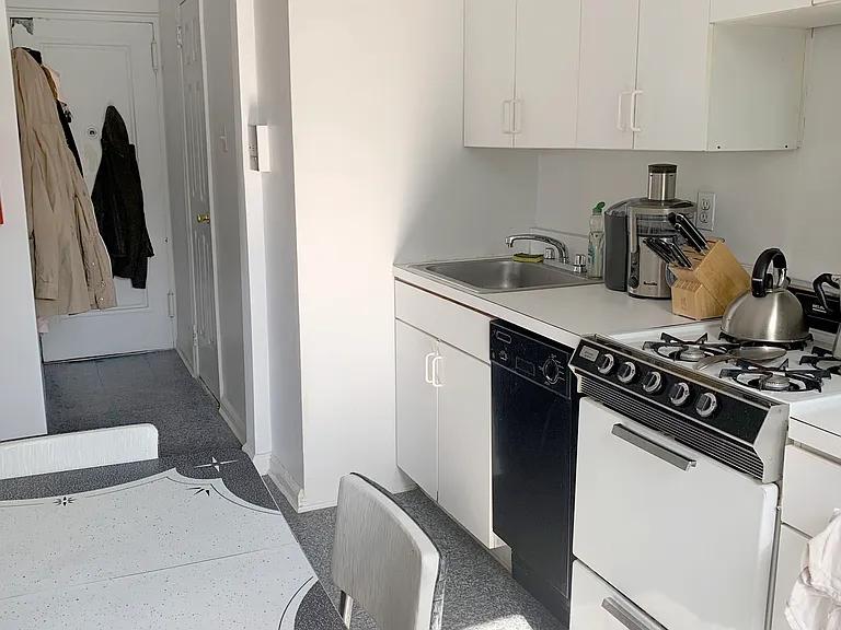 190 8th Ave #7 — Photo 4