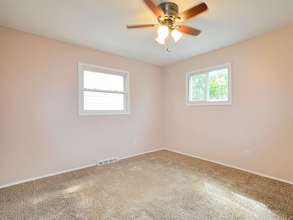 4th image of 519 W Hawthorne Dr