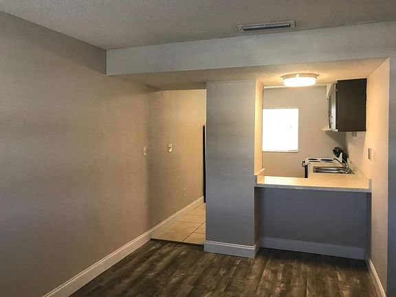 3rd image of 609 S Central Ave APT 205