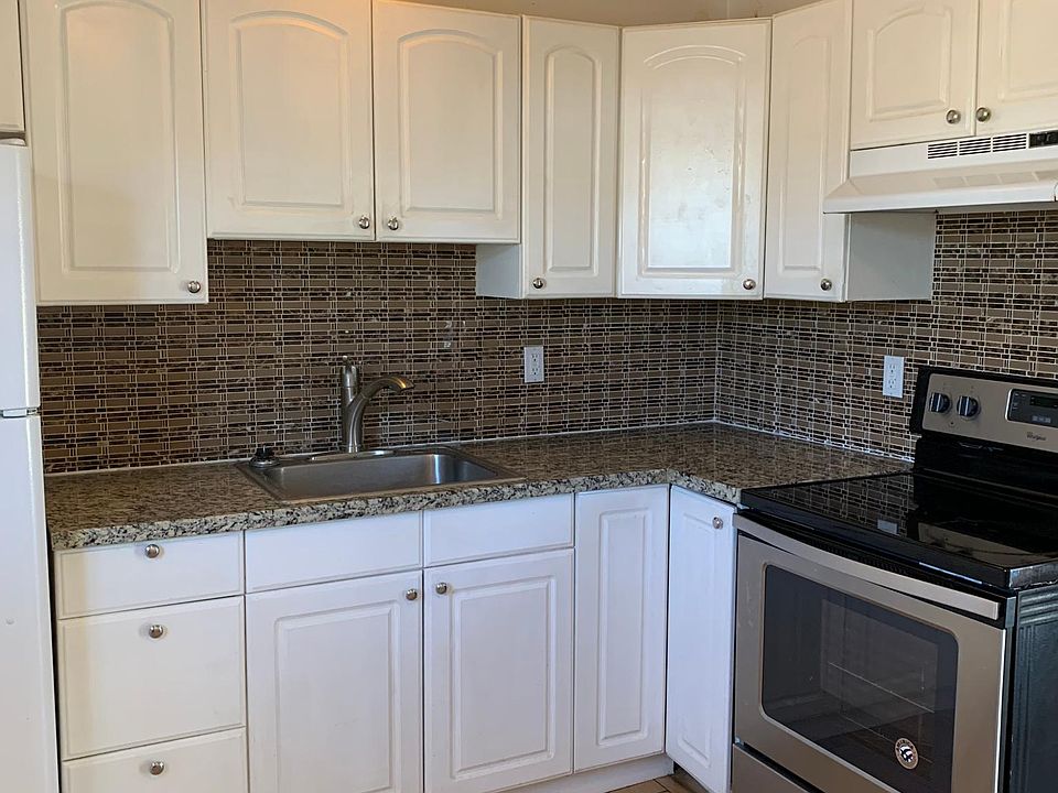 2nd image of 832 Farm Dr #1