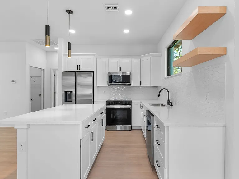 2583 Kabbaby St — Photo 5