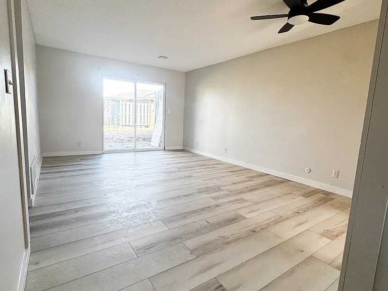 500 North Cline Rd Apartments — Photo 11