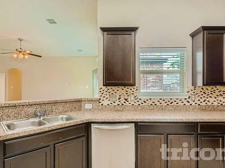 221 Anthony Ln — Photo 5
