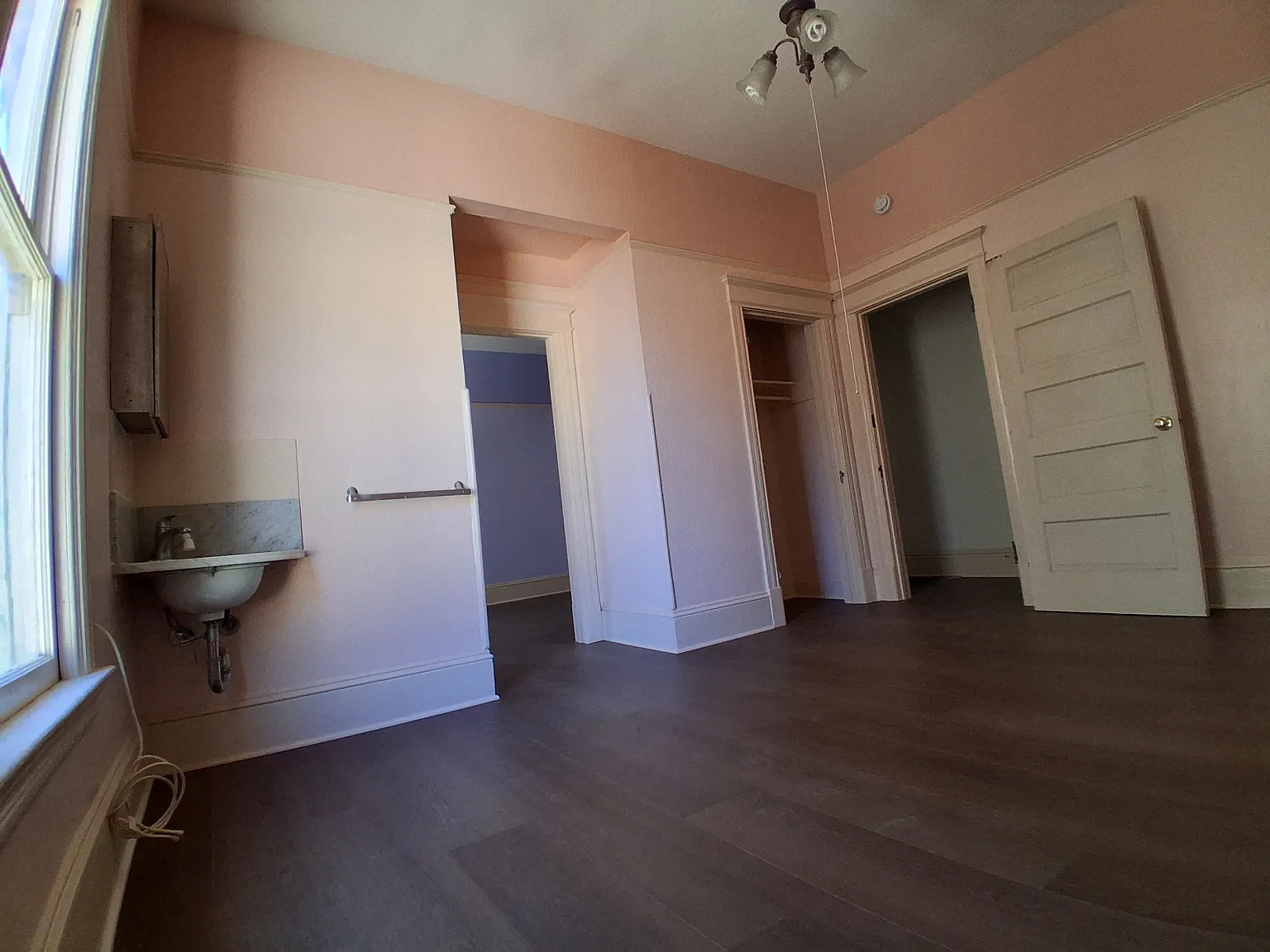 5 bed, 2272 sqft, $1,200 — Photo 2