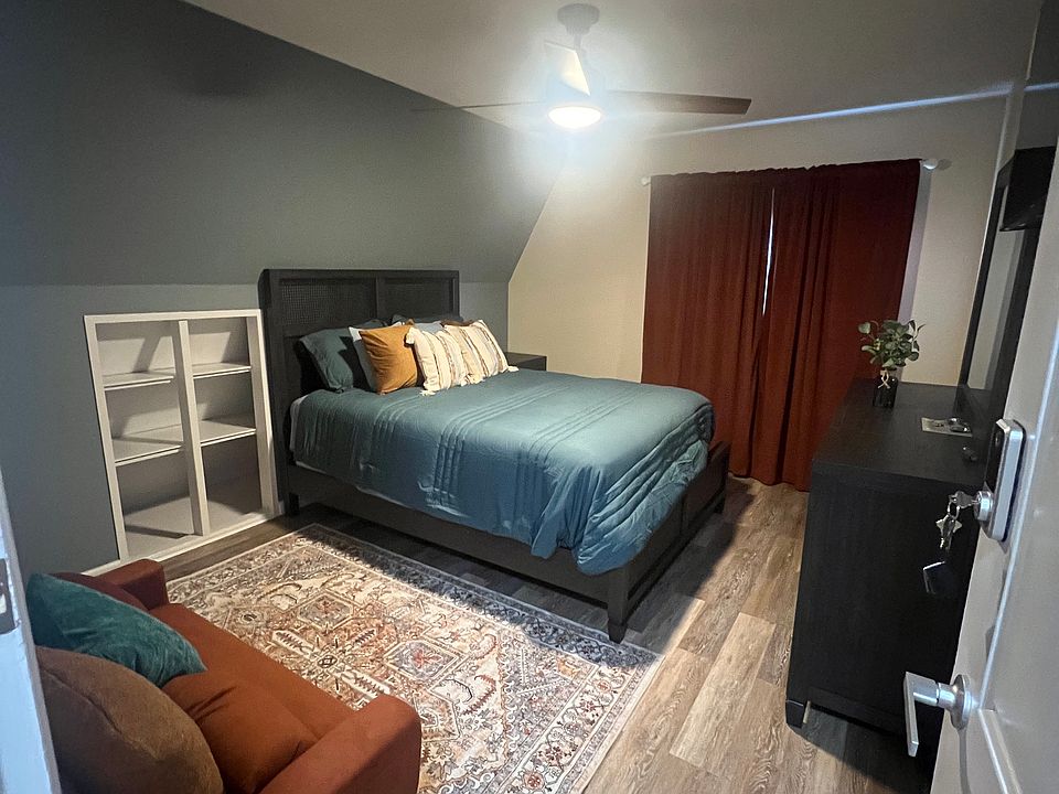 Bedroom 3B - 3rd Floor