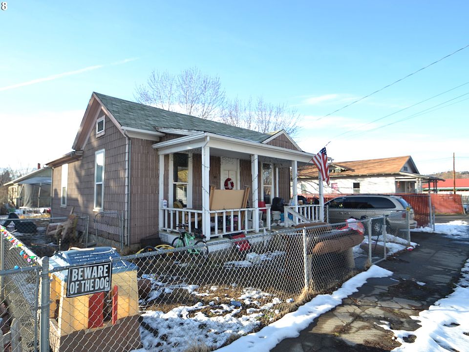 2nd image of 611 SW 2nd St