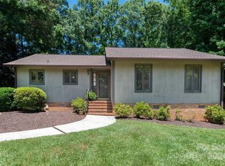 412 Wilcrest Dr, Matthews, NC 28105