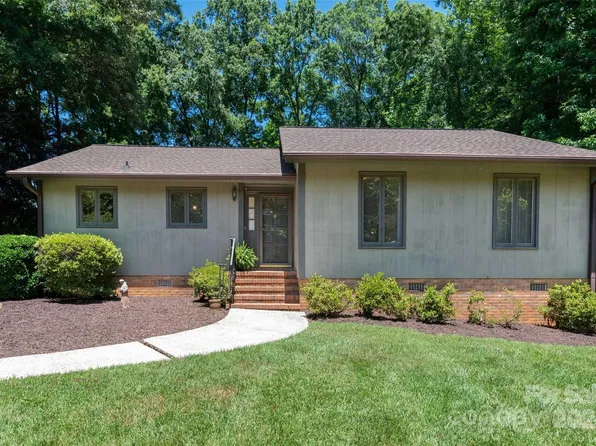 412 Wilcrest Dr, Matthews, NC 28105