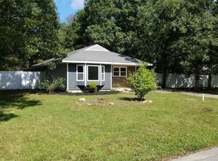 1 7th St, Center Moriches, NY 11934