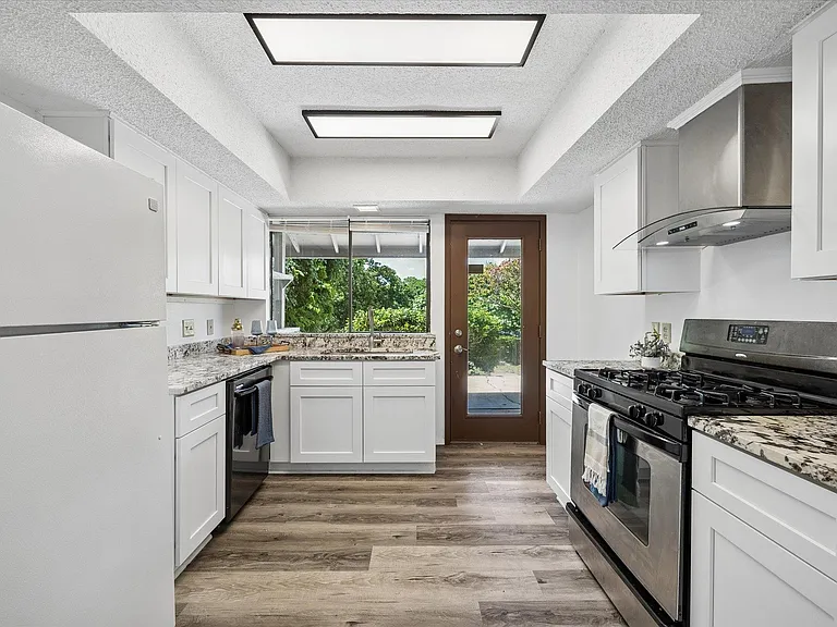 10010 Faylin Dr — Photo 12