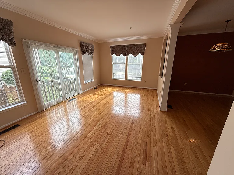 9908 Greenspire Way — Photo 7