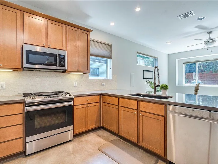 3505 Villa Ct #11 — Photo 6