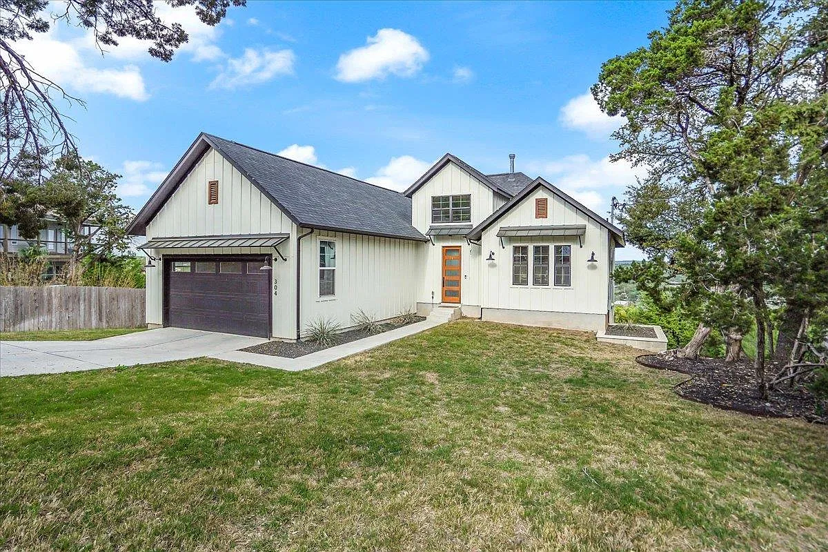3 bed, 2.5 bath, 2495 sqft, $3,800 — Photo 3