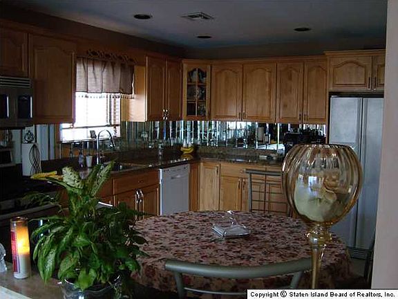 4th image of 33 Lynbrook Ave