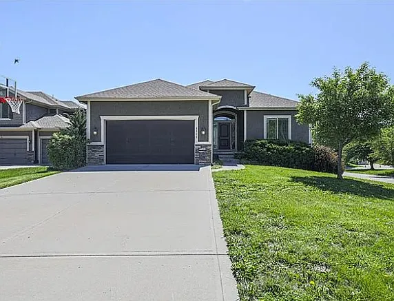 1301 NE Country Ln — Photo 8