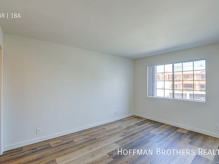 720 S Hoover St #205 — Photo 6