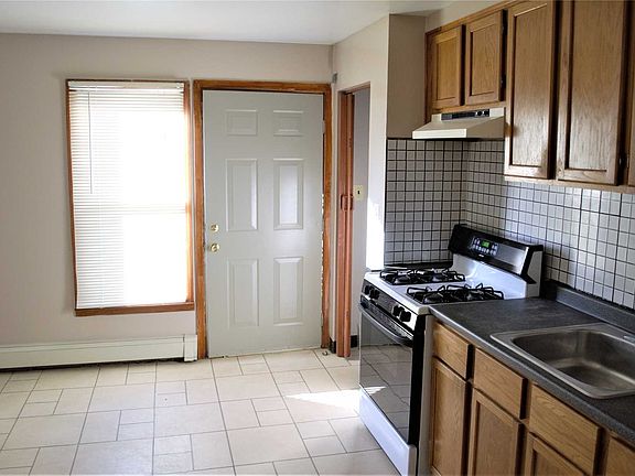 4th image of 26 W Seaman Ave