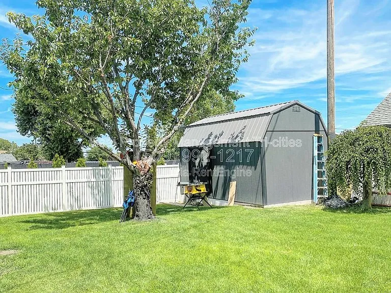 717 S Union St — Photo 4