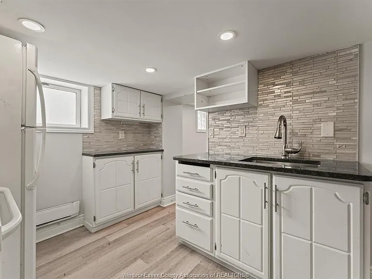 972 Wellington Ave #LOWER — Photo 4