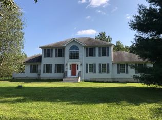 1112 State Rd, Effort, PA 18330
