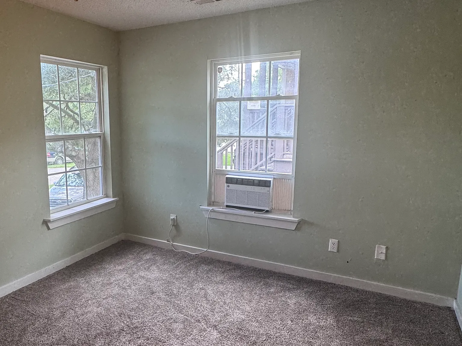 3 bed, 1.5 bath, 900 sqft, $1,750 — Photo 2