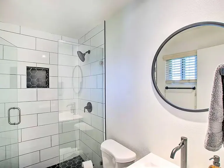 1233 E Marny Rd — Photo 20