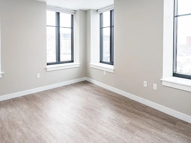 65 W Broad St — Photo 63