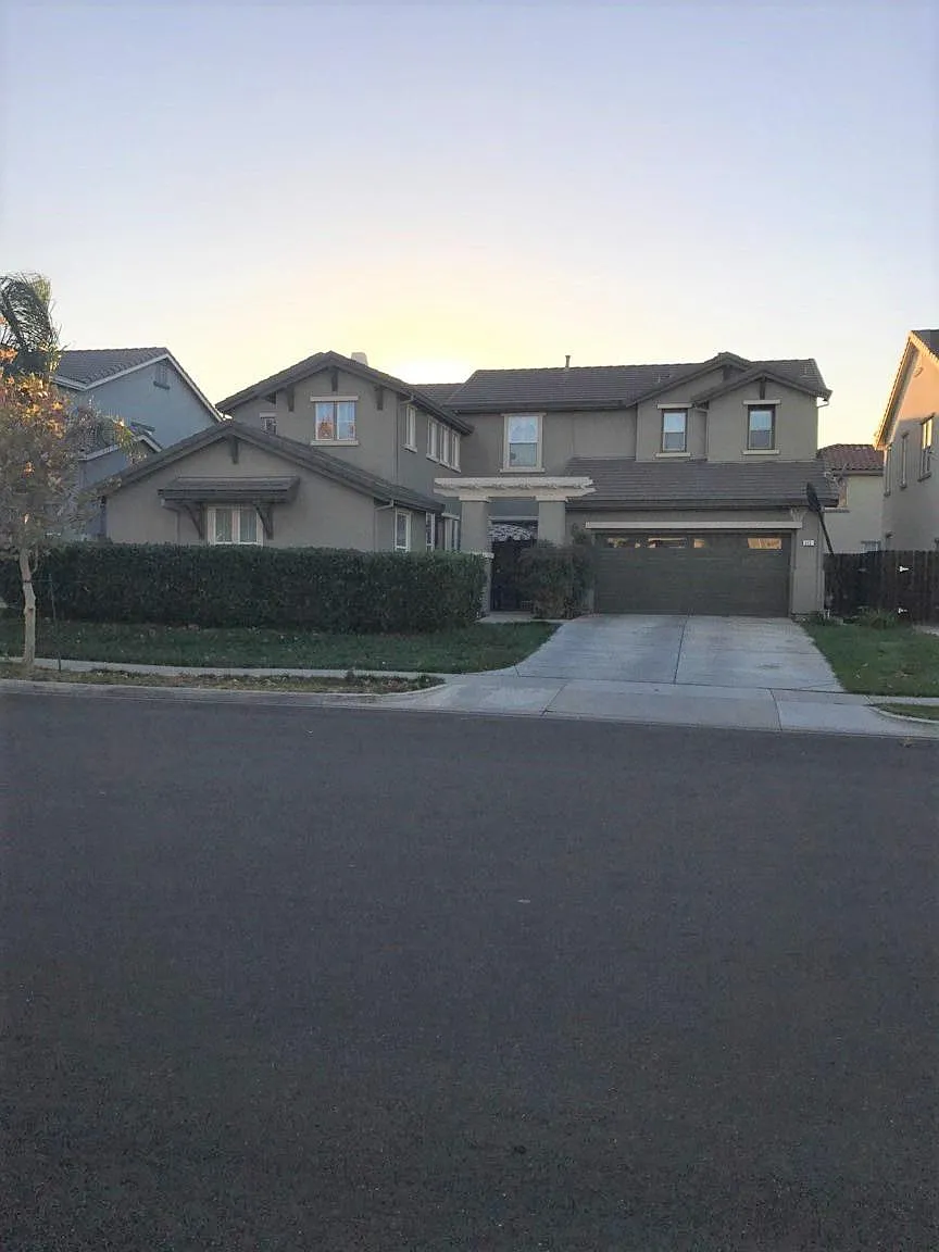 513 Henley Pkwy photo 1