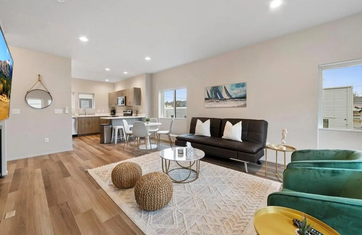 2 bed, 2.5 bath, 1240 sqft, $3,500 — Photo 2
