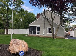 55 Mount Pleasant Rd, Smithtown, NY 11787