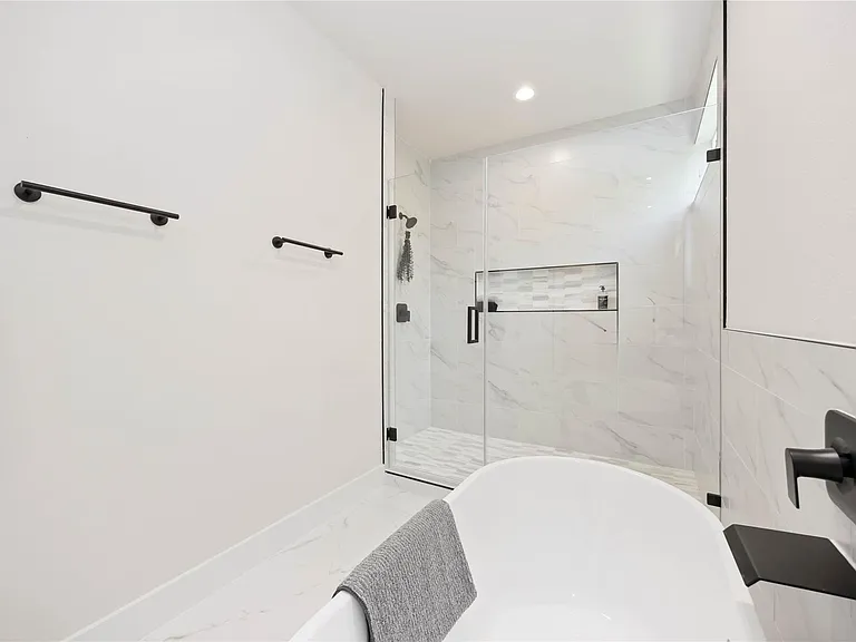10608 Ashville Dr — Photo 37