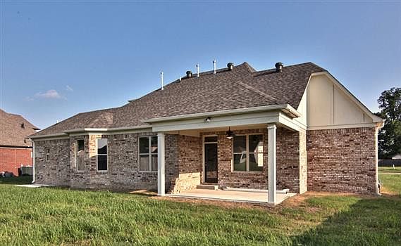 3rd image of 647 Riverwest Cir