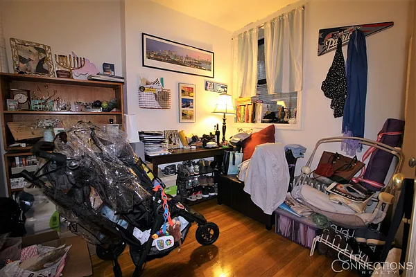 Rented by City Connections Realty | media 32