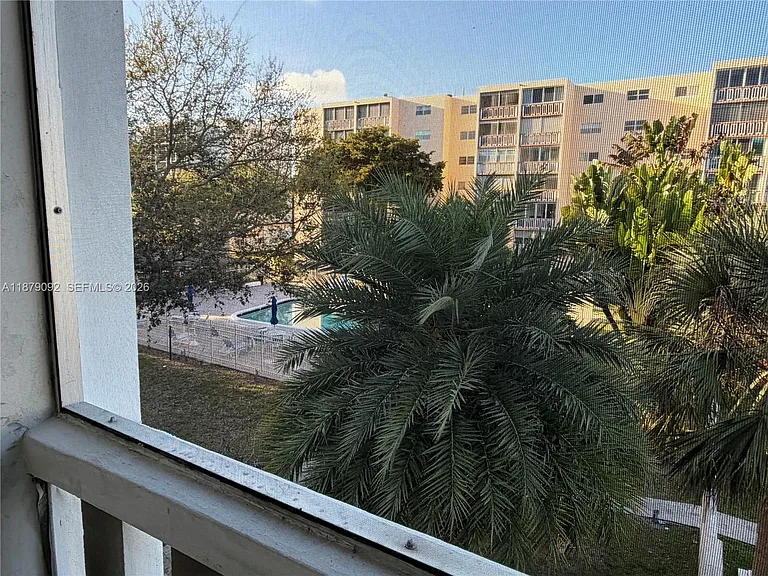 901 NE 14th Ave #305 — Photo 9