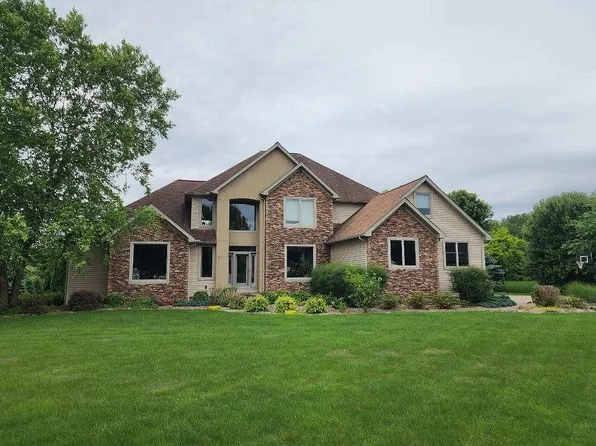 2013 Creekside Dr, Edinboro, PA 16412