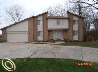 6099 Quaker Hill Dr, West Bloomfield, MI 48322