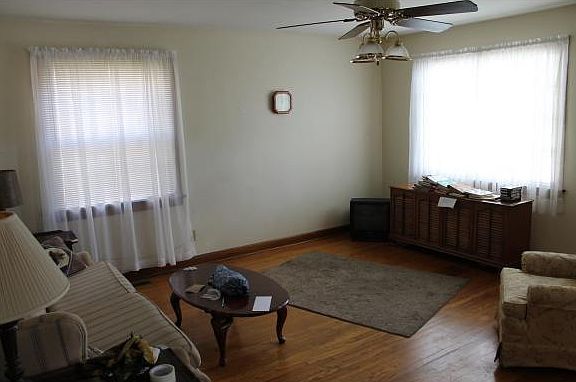 3rd image of 1122 Maryland Ave