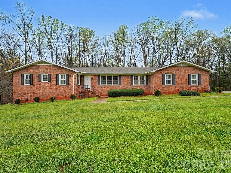 11002 Harrisburg Rd — Photo 2