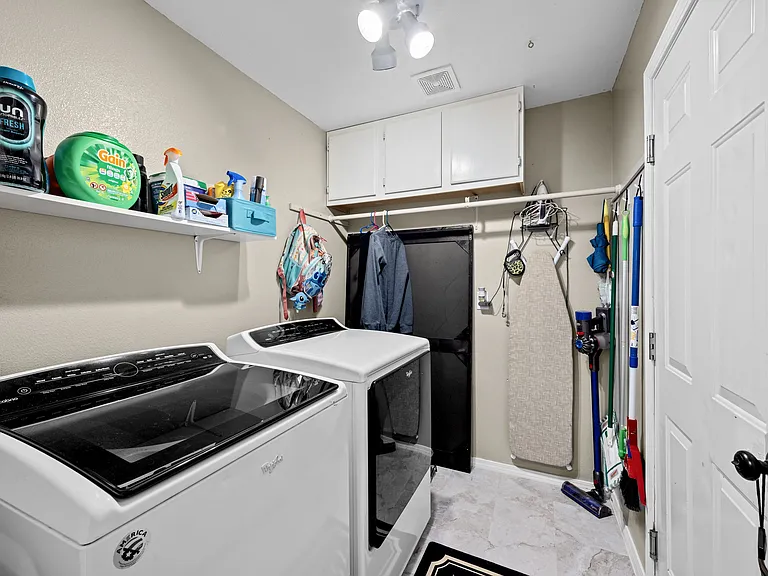 712 W White Fang St — Photo 8