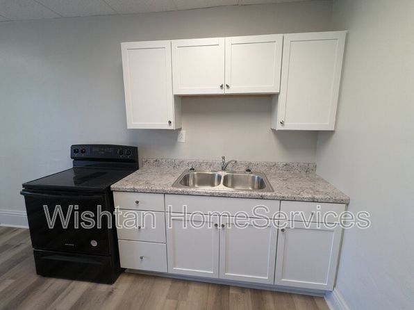 301 E Main St APT 26, Knoxville, IL 61448